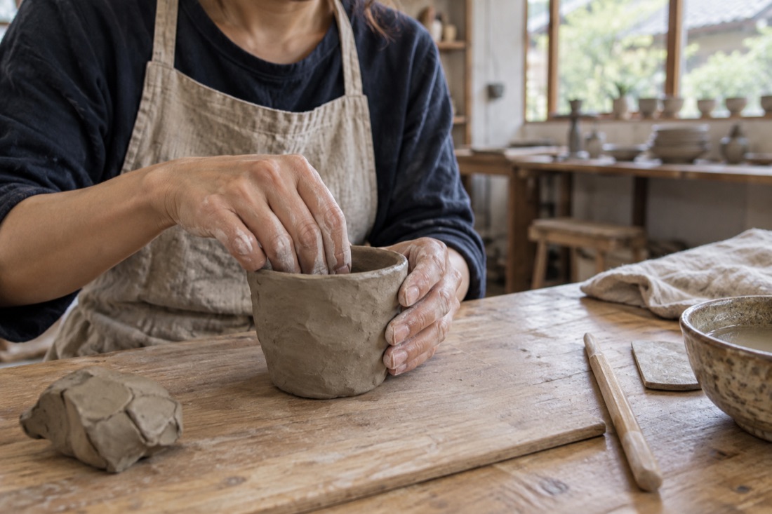 Hakuro-yaki pottery in Misasa — AI-generated concept