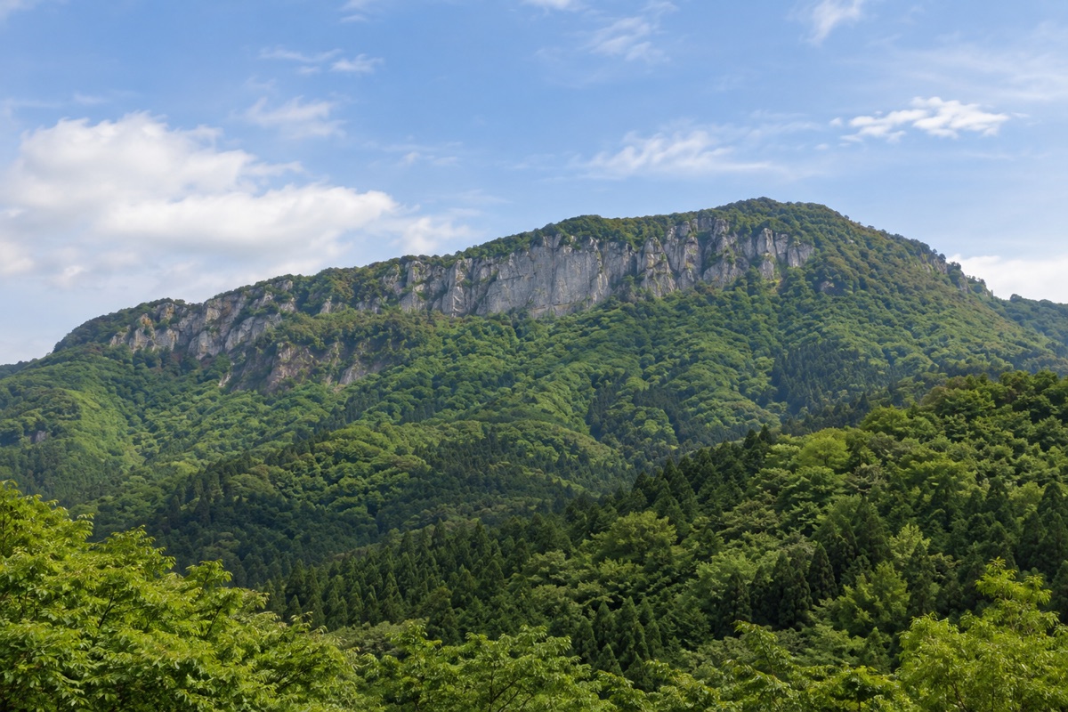 船上山をテーマにしたAI生成イメージ